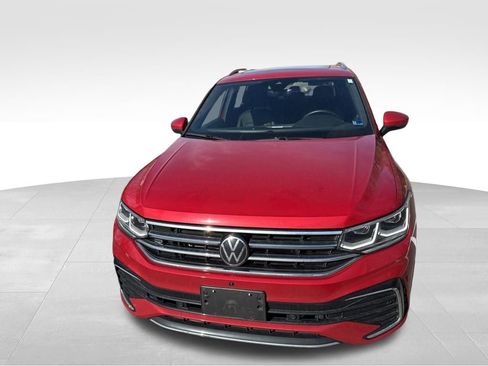 Used 2024 Volkswagen Tiguan SEL R-Line image 2