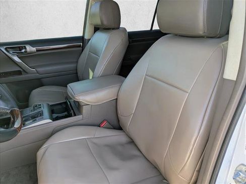 Used 2010 Lexus GX 460 image 24