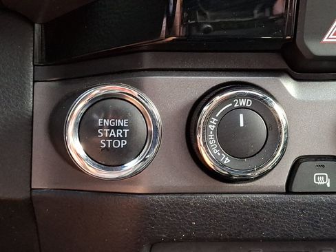 Used 2018 Toyota Tacoma TRD Sport AWD/4WD image 24