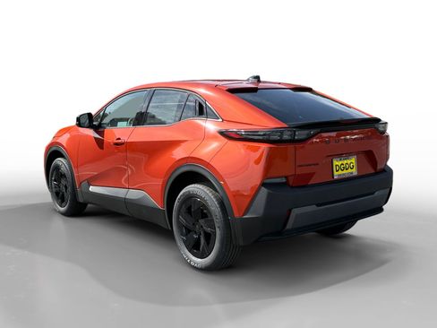 New 2026 Subaru Uncharted Premium FWD image 3