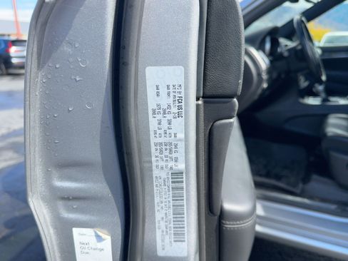 Used 2018 Jeep Grand Cherokee Overland image 36