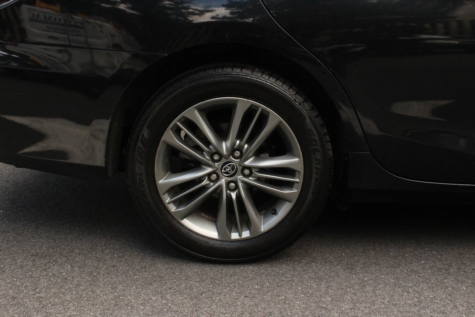 Used 2015 Toyota Camry SE FWD image 5