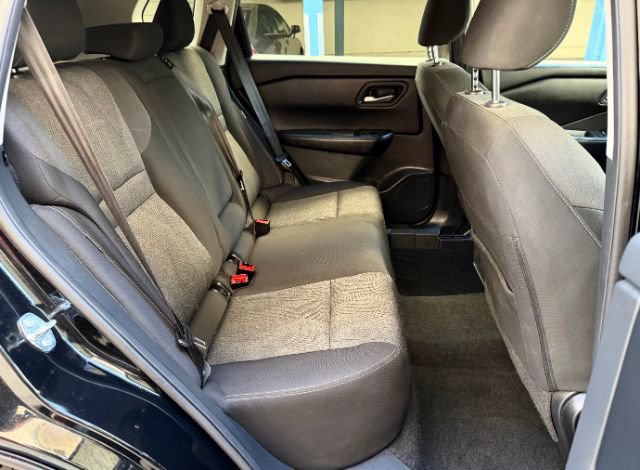 Used 2025 Nissan Rogue SV FWD image 15