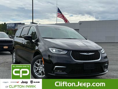 New 2026 Chrysler Pacifica Select