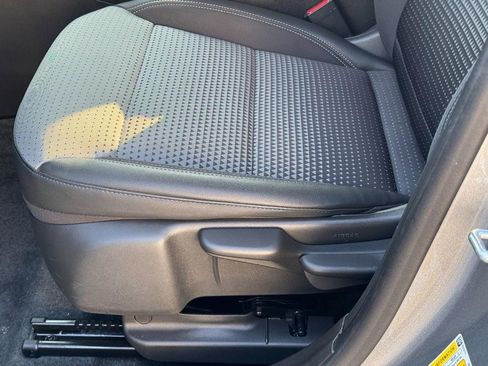 Used 2025 Chevrolet Trax LT w/ LT Convenience Package image 26