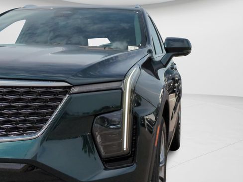 Used 2025 Cadillac XT4 Premium Luxury FWD image 25