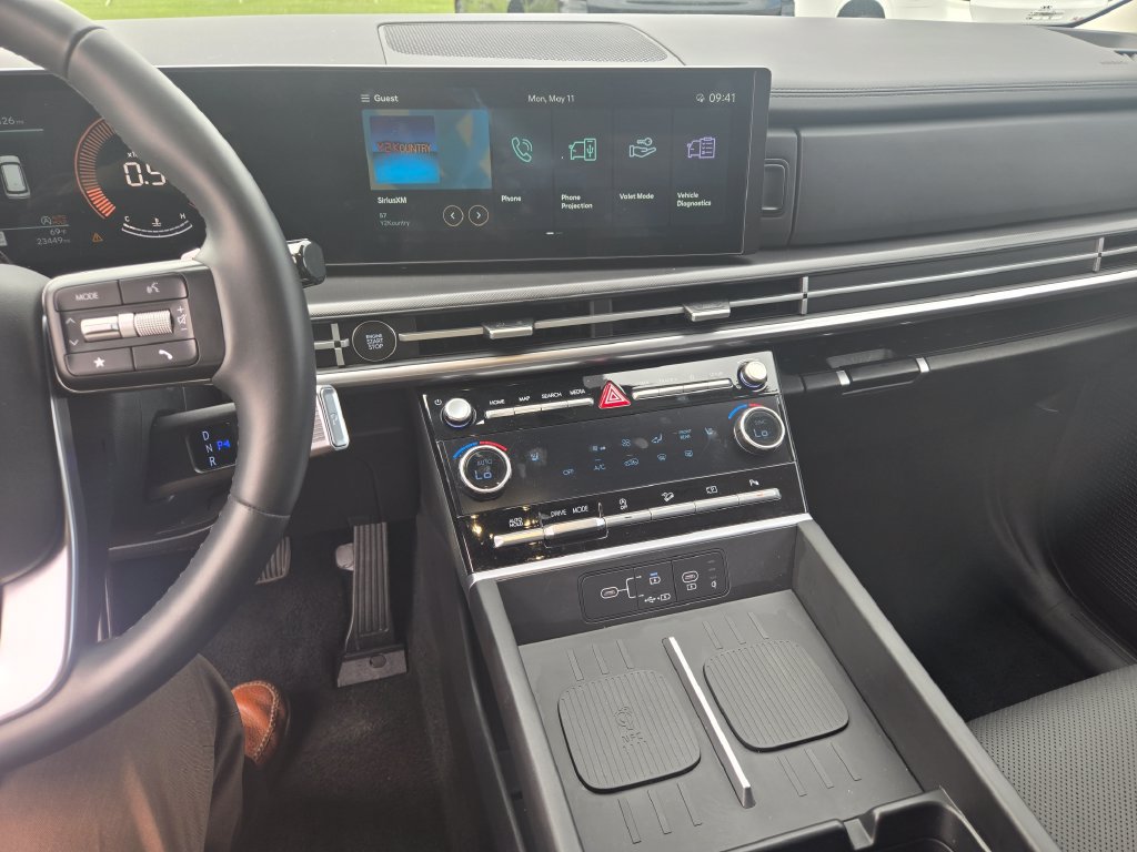 Used 2025 Hyundai Santa Fe SEL FWD image 10