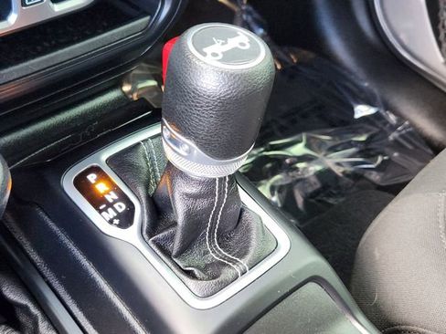 Used 2018 Jeep Wrangler Unlimited Sahara w/ Safety Group image 18