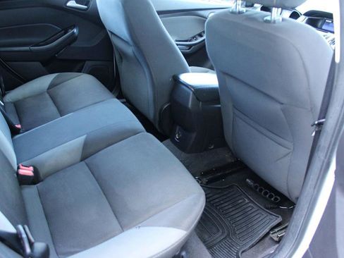 Used 2013 Ford Focus SE w/ SE Winter Pkg image 21
