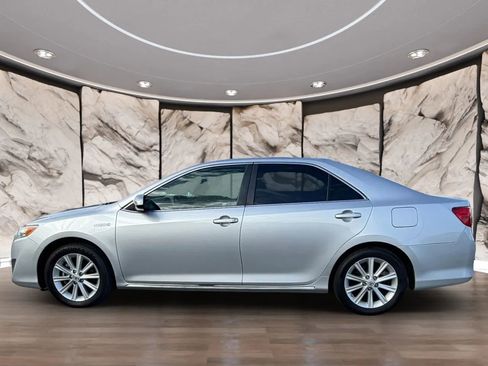 Used 2013 Toyota Camry XLE w/ Leather Pkg FWD image 5
