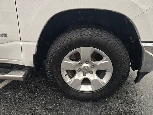 Used 2019 RAM 1500 Big Horn AWD/4WD image 15
