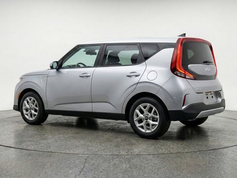 Used 2025 Kia Soul LX w/ LX Technology Package FWD image 5