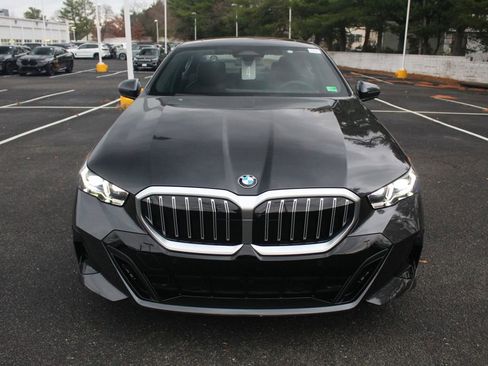 Used 2026 BMW 530i xDrive w/ M Sport Package AWD/4WD image 3