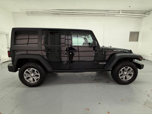 Used 2018 Jeep Wrangler Unlimited Rubicon w/ Connectivity Group AWD/4WD image 7