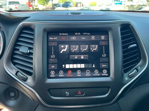 Used 2019 Jeep Cherokee Trailhawk w/ Cold Weather Group AWD/4WD image 39