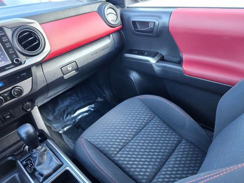 Used 2022 Toyota Tacoma SR5 AWD/4WD image 13