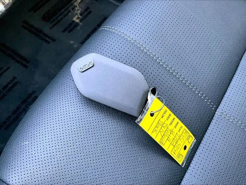 Used 2024 Kia Telluride EX w/ EX Captain's Chair Package image 14