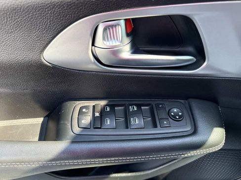 Used 2024 Chrysler Pacifica Touring image 20