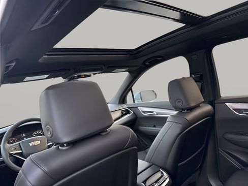 New 2025 Cadillac XT6 Luxury image 33