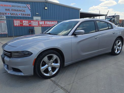 Used 2015 Dodge Charger SE w/ Popular Equipment Group RWD image 2