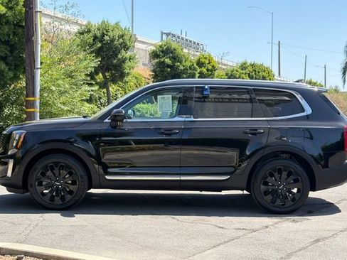 Used 2022 Kia Telluride EX w/ EX Premium Package FWD image 7