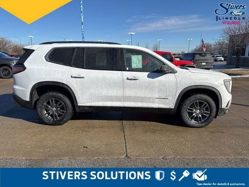 Used 2025 GMC Acadia Elevation image 3