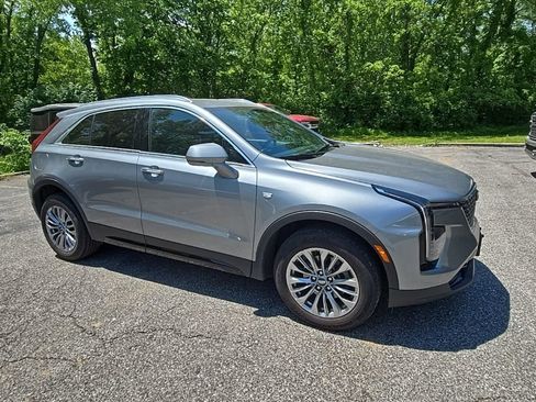 Used 2024 Cadillac XT4 Premium Luxury FWD image 9