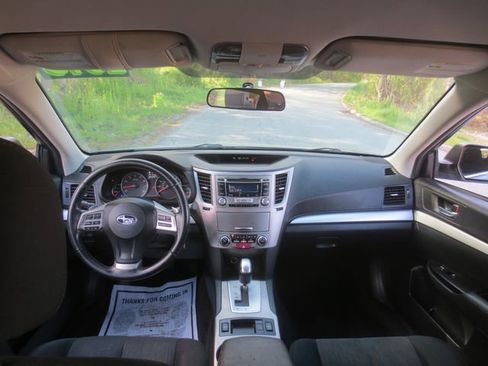 Used 2013 Subaru Outback 2.5i Premium w/ All-Weather Pkg AWD/4WD image 8