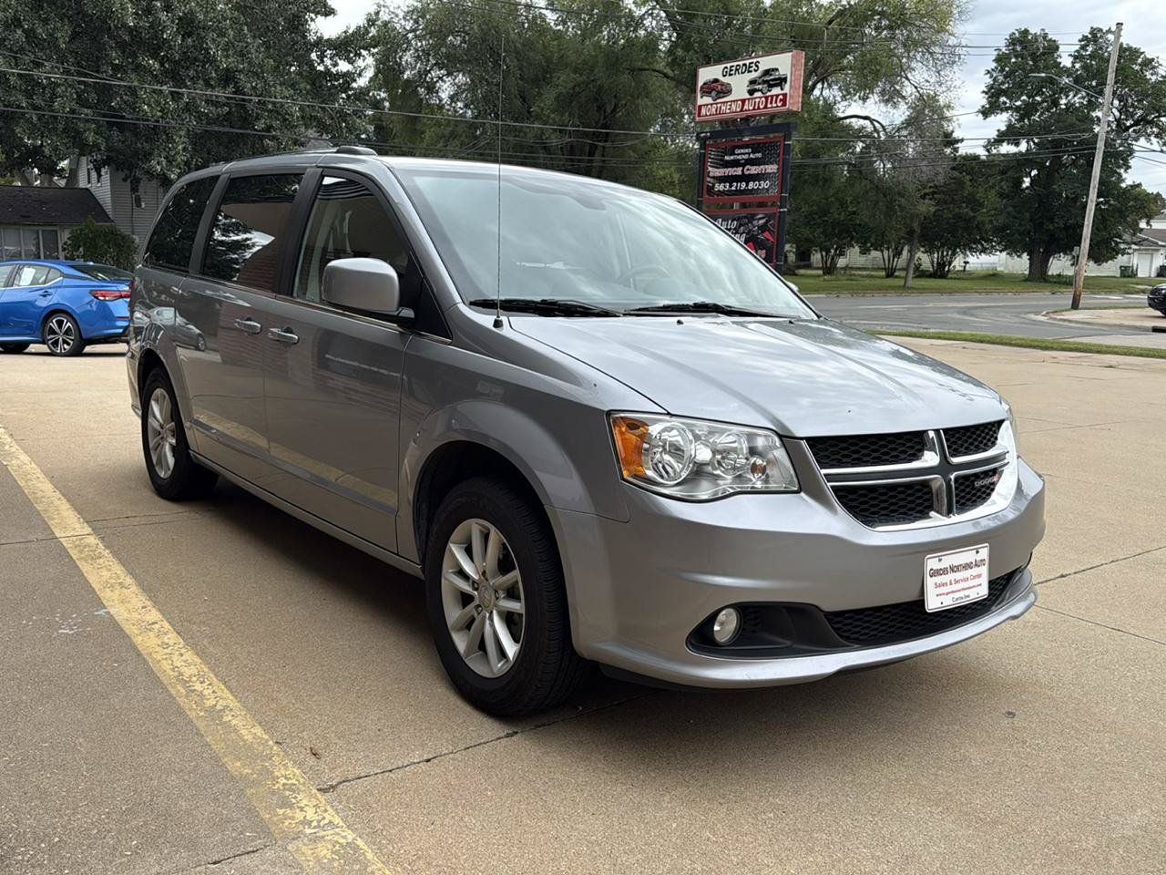 Used 2019 Dodge Grand Caravan SXT FWD image 3
