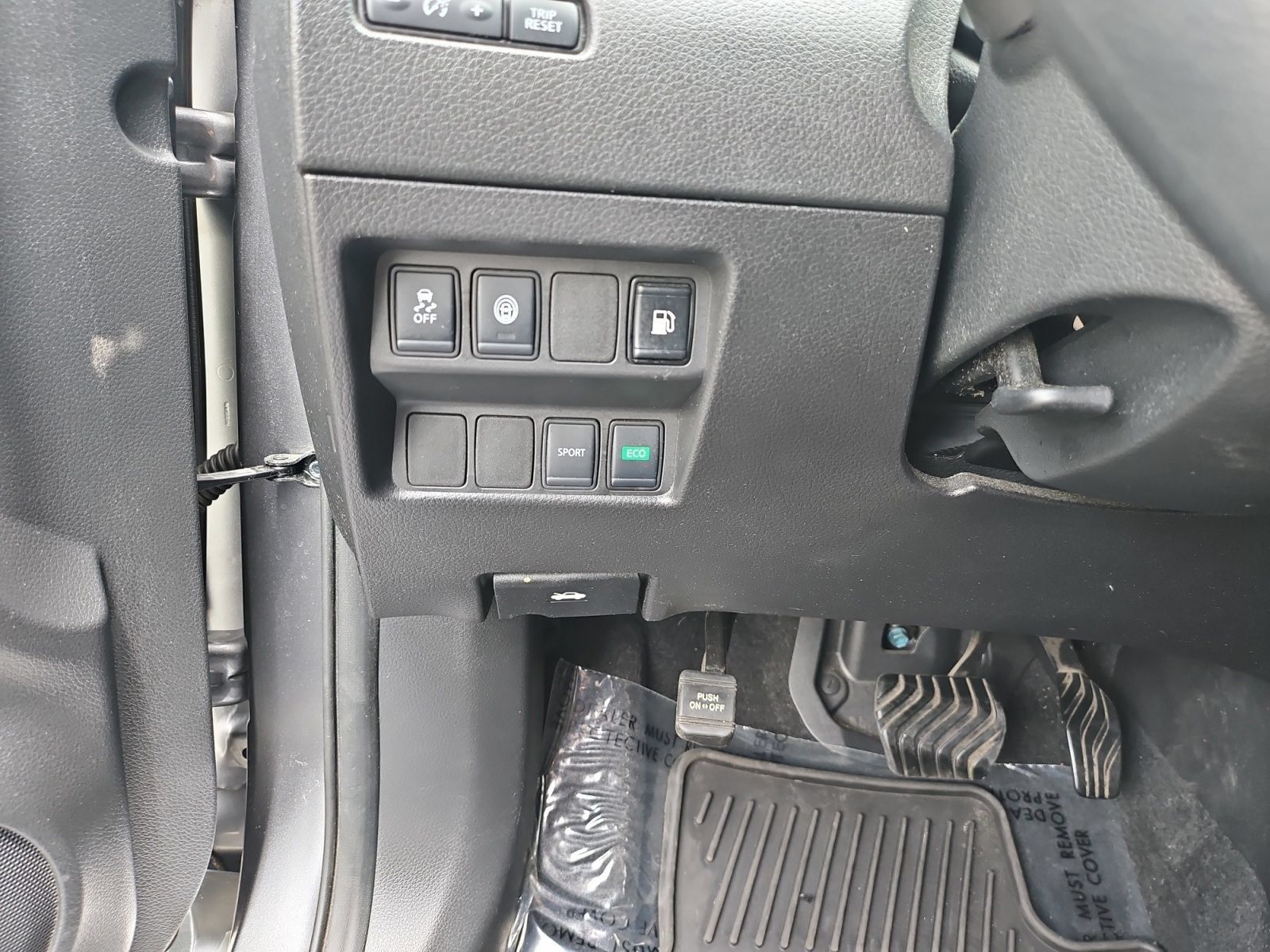 Used 2020 Nissan Rogue S FWD image 24