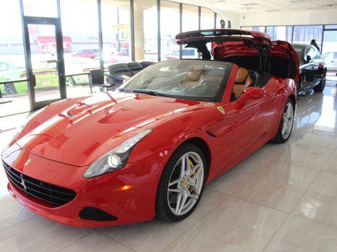 Used 2016 Ferrari California T RWD image 11