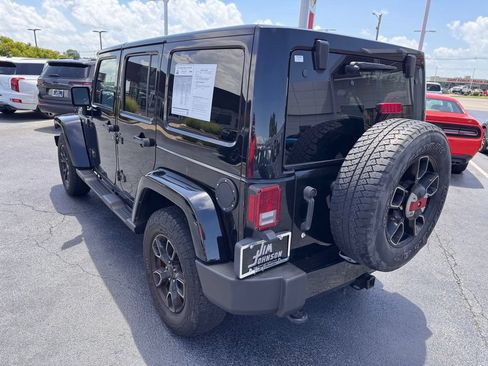 Used 2017 Jeep Wrangler Unlimited Sahara AWD/4WD image 3