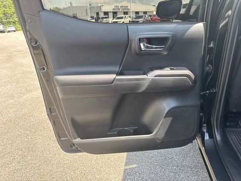 Used 2023 Toyota Tacoma TRD Sport w/ Technology Package AWD/4WD image 14