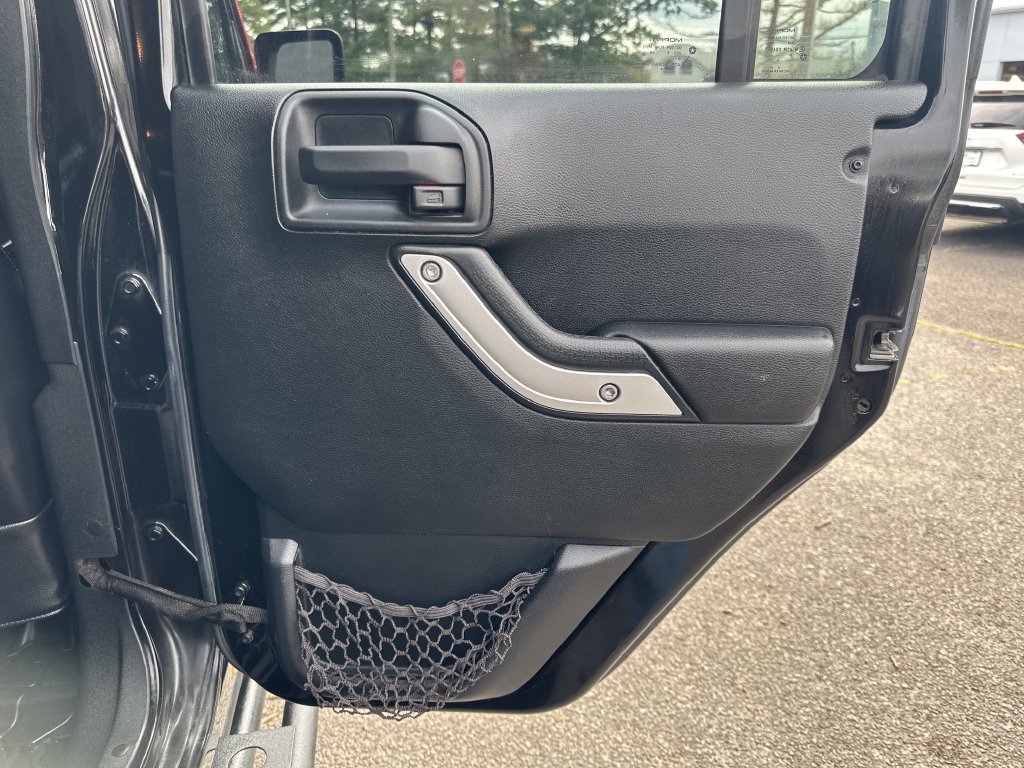 Used 2016 Jeep Wrangler Unlimited Rubicon AWD/4WD image 24