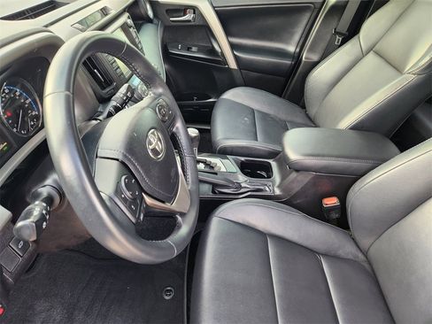 Used 2018 Toyota RAV4 Limited image 12