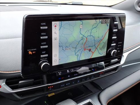 Used 2022 Toyota Sienna XSE image 22