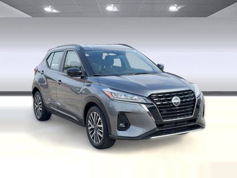 Used 2024 Nissan Kicks SR image 7