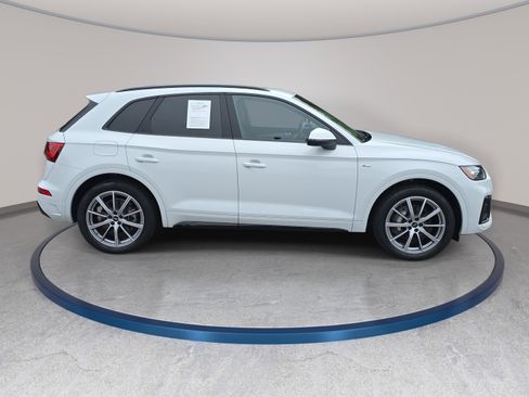 Used 2023 Audi Q5 e Premium Plus w/ Premium Plus Package AWD/4WD image 4