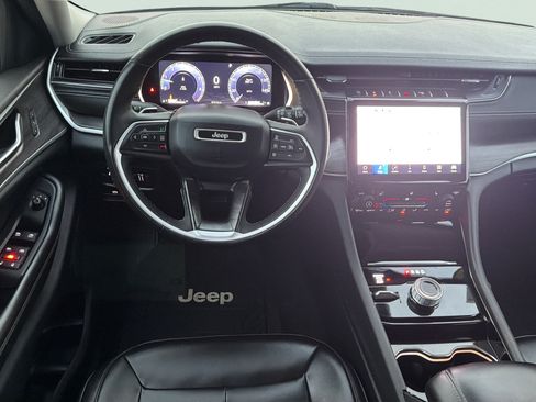 Used 2023 Jeep Grand Cherokee L Limited AWD/4WD image 3