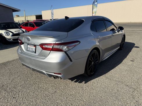 Used 2018 Toyota Camry XSE image 4