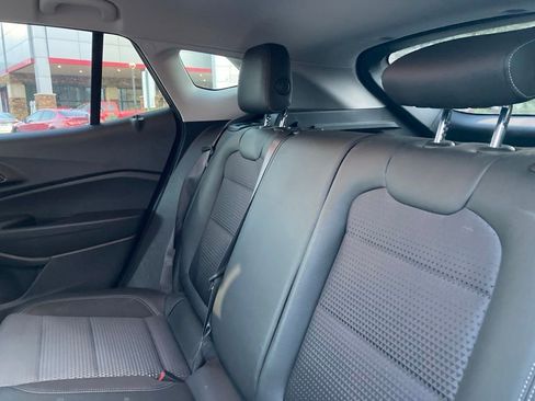 Used 2025 Chevrolet Trax LT FWD image 9