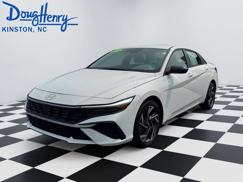 Used 2025 Hyundai Elantra Sport FWD image 1