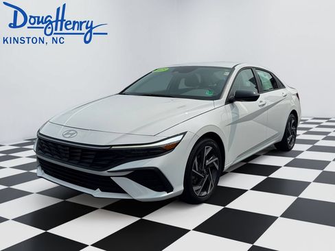 Used 2025 Hyundai Elantra Sport FWD image 1