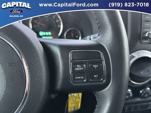 Used 2018 Jeep Wrangler Rubicon w/ Power Convenience Group image 21