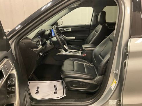 Used 2023 Ford Explorer XLT image 13