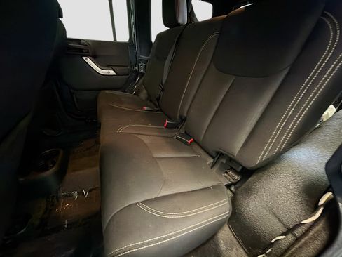 Used 2016 Jeep Wrangler Unlimited Rubicon w/ Max Tow Package image 12