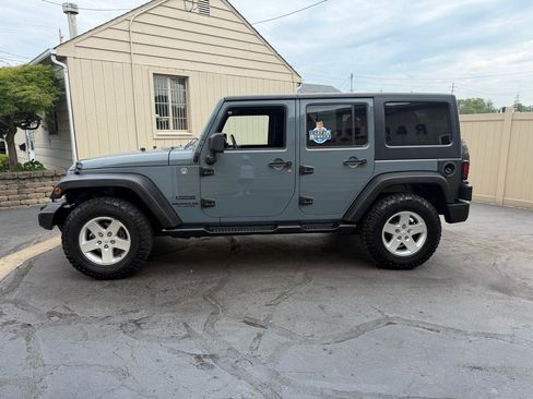 Used 2015 Jeep Wrangler Unlimited Sport w/ Quick Order Package 24S AWD/4WD image 10