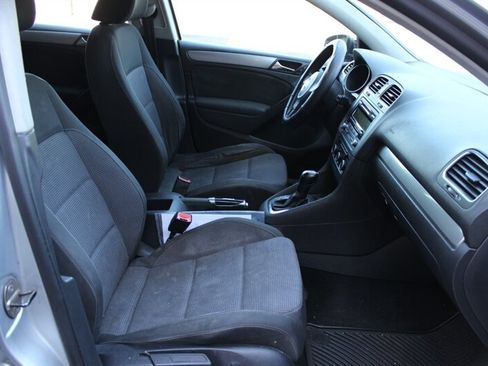 Used 2010 Volkswagen Golf 4-Door FWD image 18