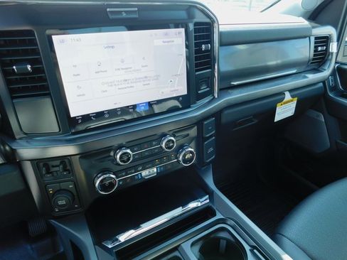 New 2026 Ford F250 Lariat w/ Black Appearance Package image 29