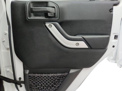 Used 2018 Jeep Wrangler Unlimited Sahara w/ Dual Top Group image 27